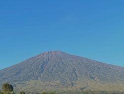 SEMBALUN BANGKIT! WARGA DAN PELAKU WISATA GANDENG TANGAN REBUT HAK KELOLA GUNUNG RINJANI