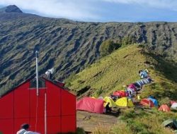 Gunung Rinjani Cetak Rekor Fantastis, Kunjungan Melonjak 34%, PNBP Tembus 53%!