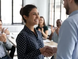 Rahasia Langka Orang yang Tak Pernah Panik, 5 Kebiasaan Aneh yang Bikin Emosi Selalu Setenang Danau di Pagi Hari