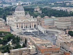 RAHASIA KEKAYAAN MEGAH VATIKAN, Dari Emas Konstantinus Hingga Investasi Modern