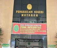 Ledakan Emosi di PN Mataram! Terdakwa Difabel Muntah dan Menangis Saat Pembacaan Pledoi, Tuntutan 12 Tahun Dibilang Kejam!