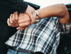 Pria Pagesangan Diamankan Polisi Usai Curi 50 Kg Beras demi Nafkah Keluarga, Aksi Tertangkap Kamera!