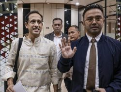 Nadiem Makarim Diperiksa 12 Jam di Kejagung, Bawa Dokumen Laptop Chromebook hingga Obat Pribadi