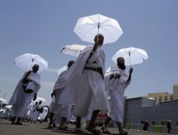 Arab Saudi Batalkan Skema Tanazul, Jemaah Haji Indonesia Hadapi Tantangan Suhu Ekstrem 50°C di Arafah!