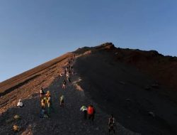 Rinjani Dijaga Ketat, Pemprov NTB Prioritaskan Lingkungan di Atas Investasi